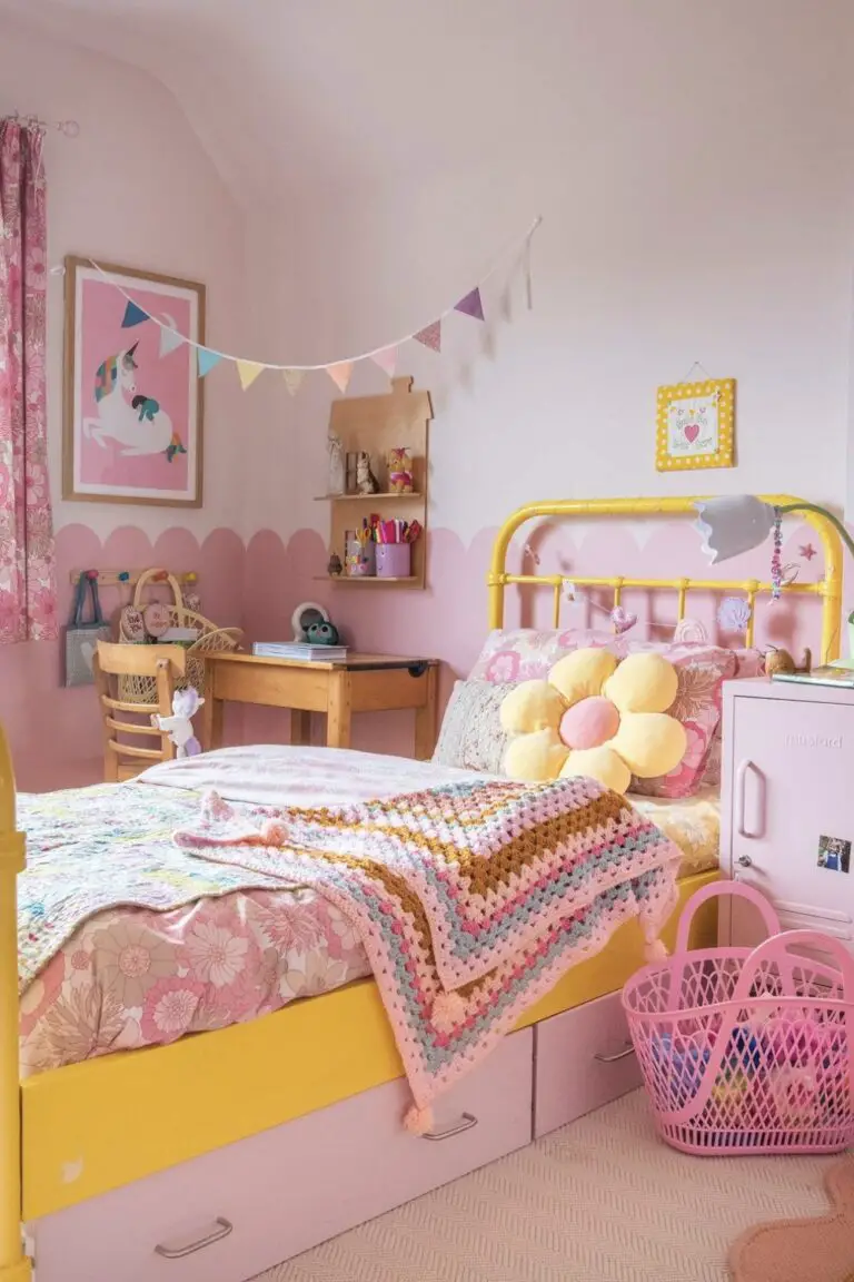 Chambre ado: 12 idées à copier pour une chambre Kawaii rose