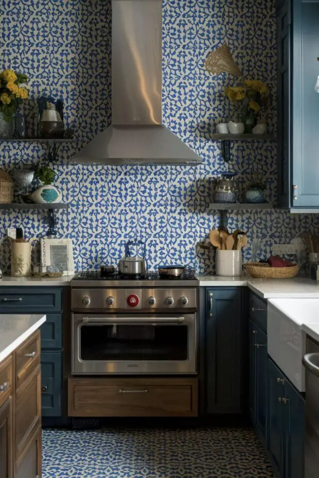 photo cuisine décoration mexicaine élégante et chic bleu et blanche motif mur et sol 