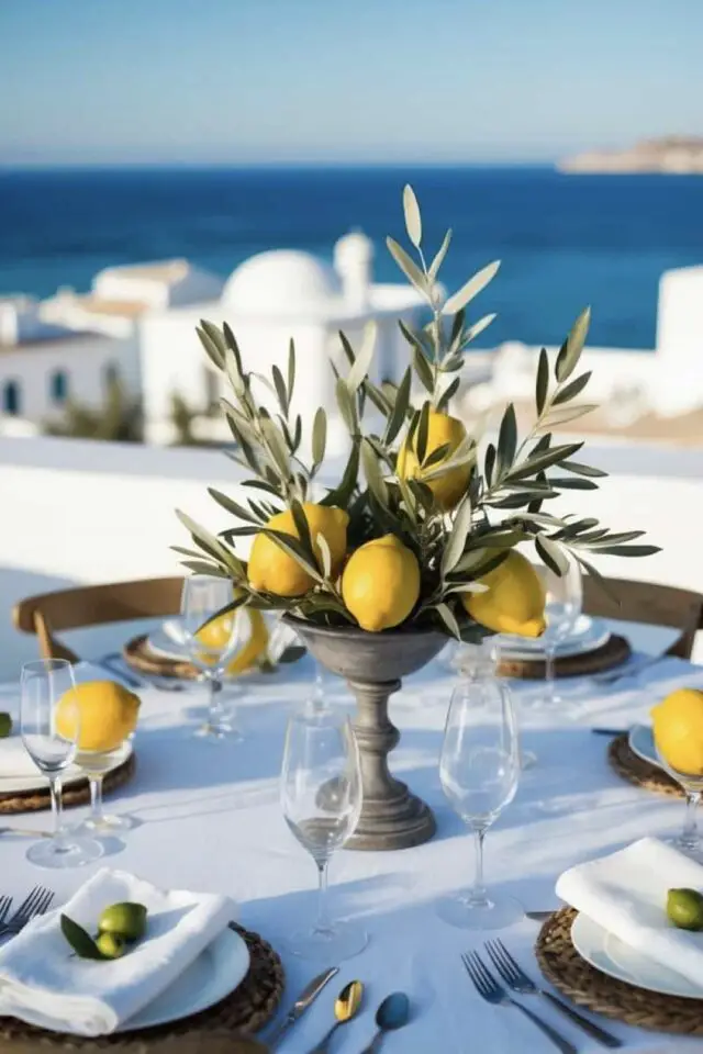 déco de table méditerranéenne idées simple et élégante nappe blanche centre de table esprit antique bouquet d'eucalyptus et de citron 