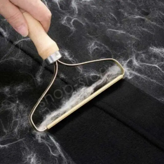 solution pour enlever les poils d'animaux sur le canapé Brosse Anti-Poils et Bouloches