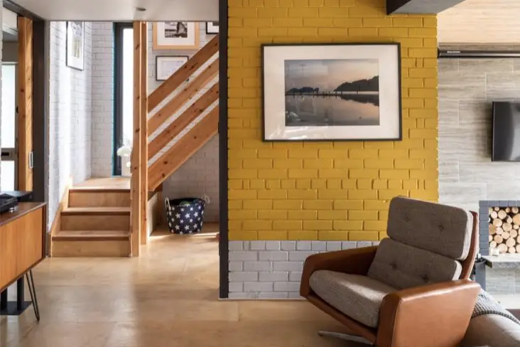 Rafraîchir un mur en briques intérieur: 12 idées créatives