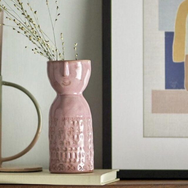 Petit vase femme grès