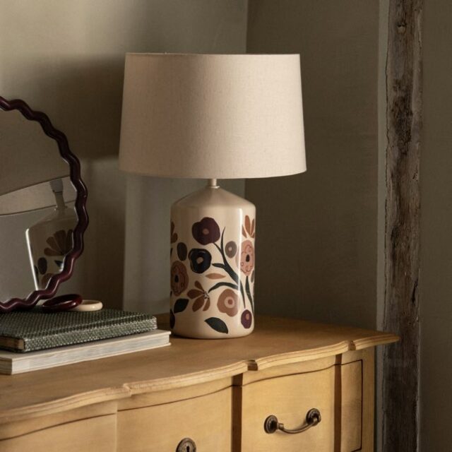 Lampe en céramique à motif floral et abat-jour en polyester recyclé