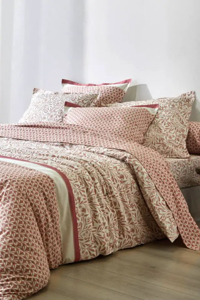 Linge de lit Clarisse en coton imprimé couleur bois de rose 