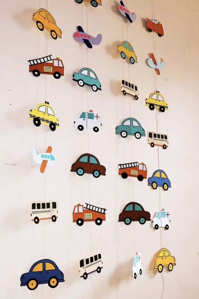 déco anniversaire enfant thème voiture guirlande facile à faire soi-même idée décoration murale DIY maison 