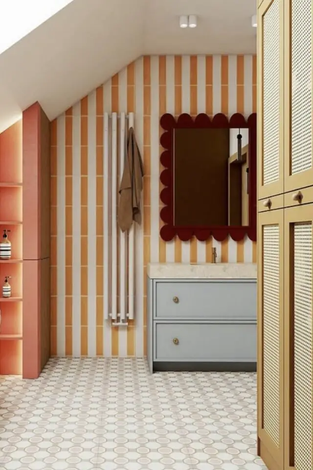 carrelage salle de bain tendance 2026 vertical revêtement mural rayure ocre et blanc petite touche rétro couleur élégance 