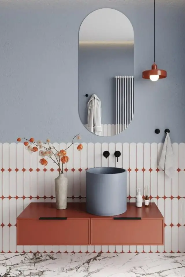 carrelage salle de bain tendance 2026 soubassement carrelé blanc et terracotta effet mosaïque élégant et moderne revêtement mural 