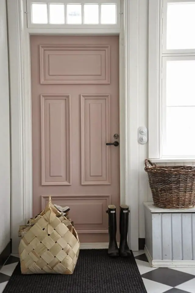 déco moderne vieux rose porte d'entrée peinte mur blanc sol noir et blanc simple et féminin déco moderne vieux rose porte d'entrée peinte mur blanc sol noir et blanc simple et féminin