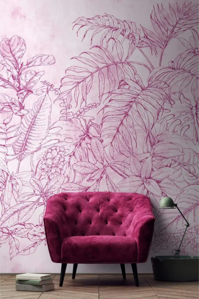 décoration intérieure fuchsia exemple fauteuil chic capitonné papier peint feuillage tropical rose sur fond blanc 