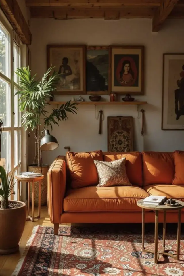décoration couleur orange brûlée exemple salon séjour canapé coloré mur beige ambiance douce et chaleureuse 