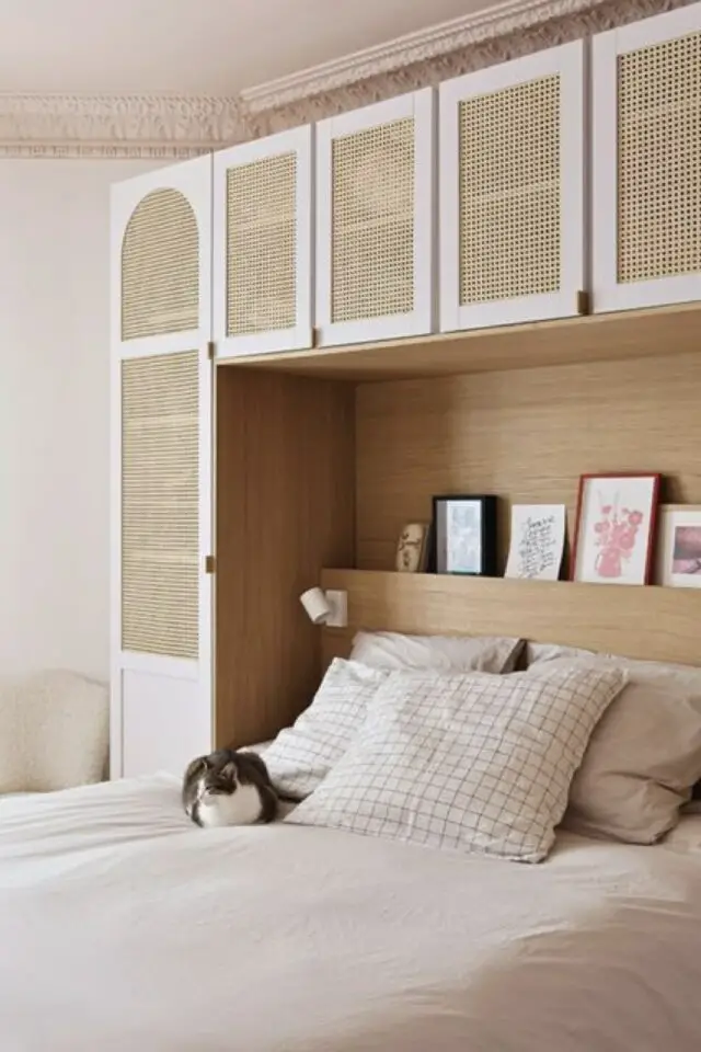 exemple pont de lit chambre adulte cannage et bois pient en blanc tête de lit espace spacieux et moderne 