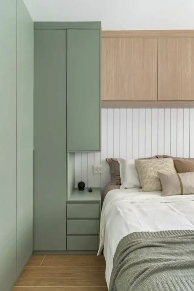 exemple pont de lit chambre adulte bois et vert sauge grande capacité de rangement meuble sur mesure mur couvert de lambris bois blanc moderne et nature 