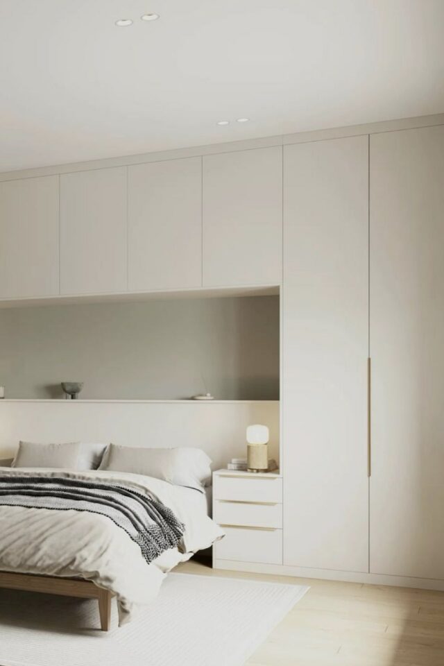exemple pont de lit chambre adulte grand espace de rangement spacieux blanc épuré minimaliste chic 