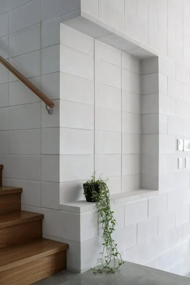 mur intérieur en parpaings bruts niche escaliers idée originale pas ordinaire intérieur élégant sans chichi mur intérieur en parpaings bruts niche escaliers idée originale pas ordinaire intérieur élégant sans chichi
