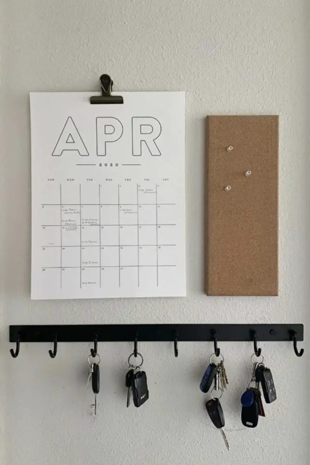 organisation vie de famille déco murale exemple rangement clef calendrier planche liège punaise pratique gain de place 