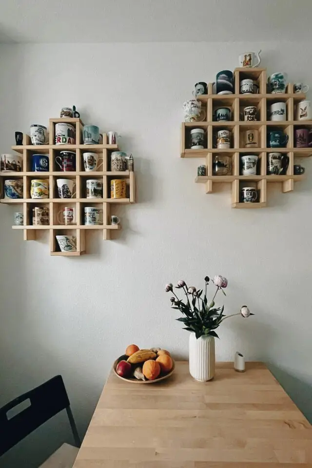 mettre en valeur collection tasses et mug rangement cuisine petit meuble sur mesure à accrocher au mur forme originale 