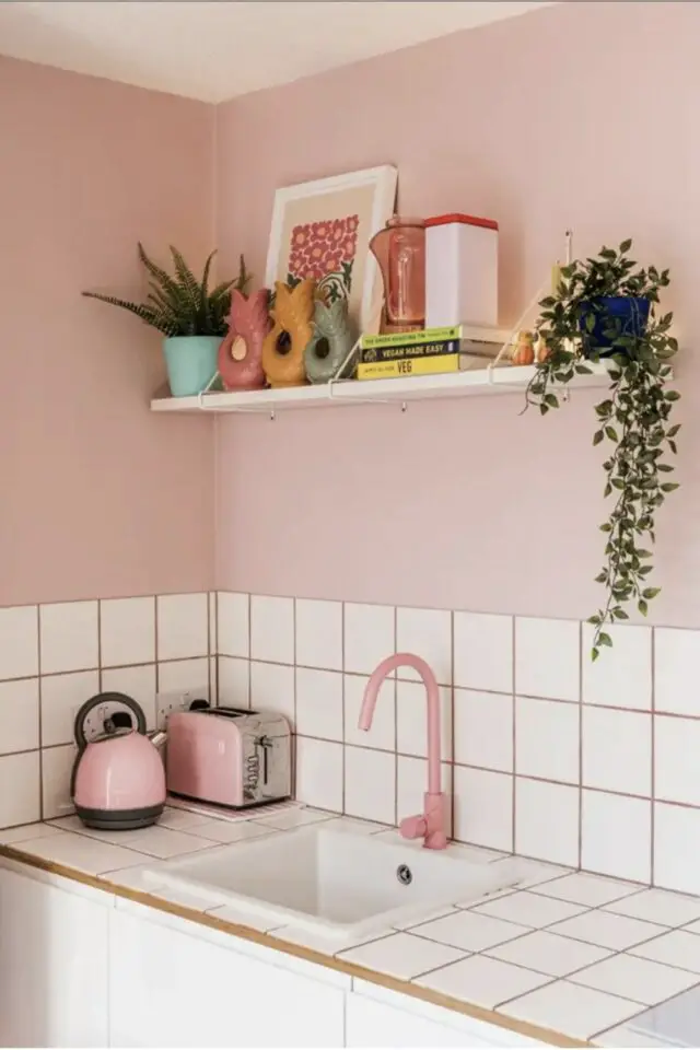 rénovation plan de travail cuisine exemple carrelage blanc simple pas cher robinet mitigeur rose relooking pas cher 