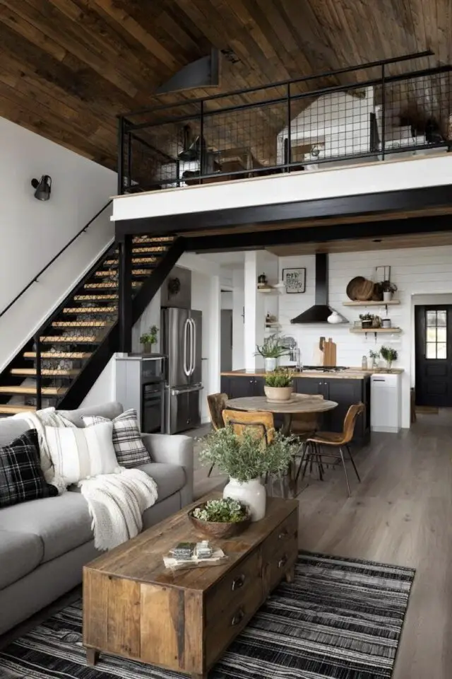 salon salle à manger moderne photo canapé gris beige meuble en bois rustique table basse patinée avec le temps ambiance industrielle chic mezzanine pièce toute en longueur 