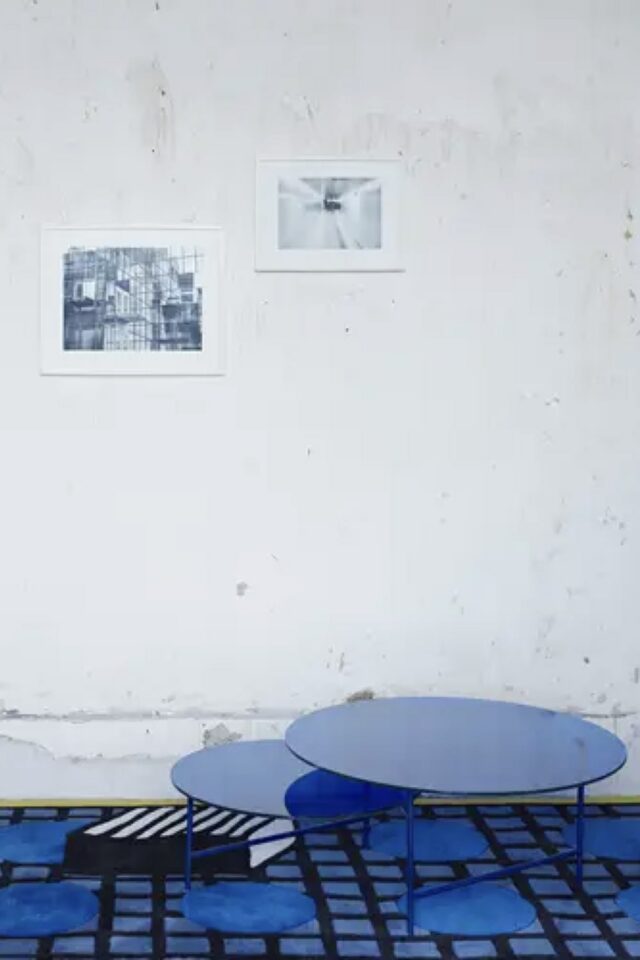 Table basse Zorro verre bleu / 2 plateaux verre bleu klein design 