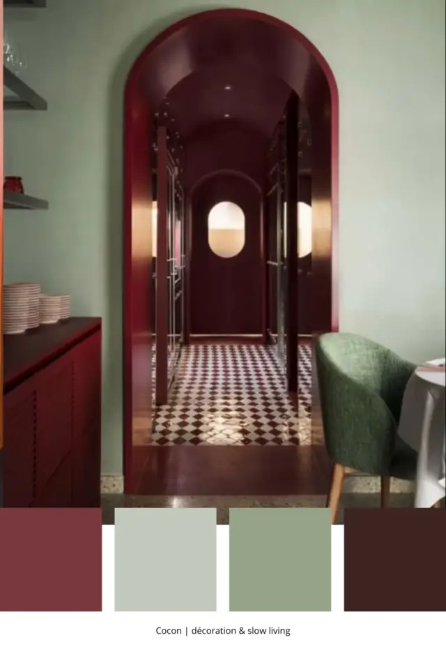 association de couleurs avec du bordeaux vert sauge clair cuisine avec coin repas sol carrelage vintage arche mise en valeur colorée association de couleurs avec du bordeaux vert sauge clair cuisine avec coin repas sol carrelage vintage arche mise en valeur colorée
