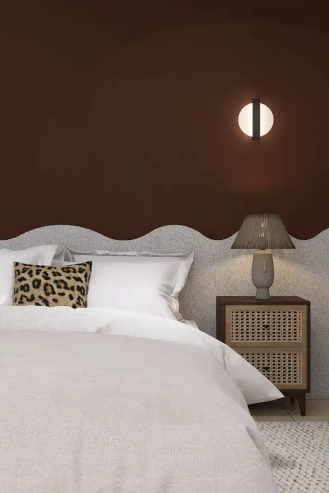 bordeaux décoration intérieure chic chambre adulte tête de lit soubassement original gris chiné équilibre couleur neutre bordeaux décoration intérieure chic chambre adulte tête de lit soubassement original gris chiné équilibre couleur neutre