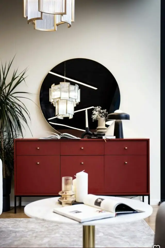 bordeaux décoration intérieure chic salon sophistiqué tendance buffet coloré contre mur blanc bordeaux décoration intérieure chic salon sophistiqué tendance buffet coloré contre mur blanc