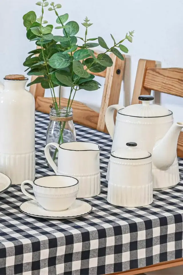 Sucrier + pot à lait en porcelaine blanche et noire