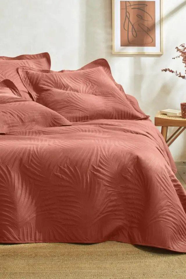Couvre-lit uni matelassé reliéfé "feuillage" terracotta 