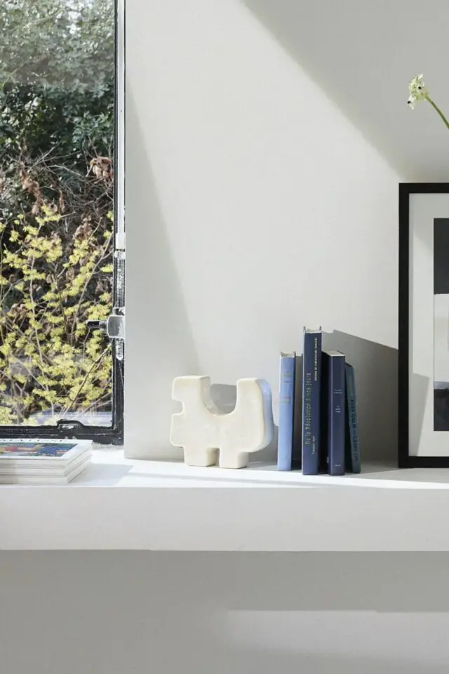 Statuette abstraite en porcelaine blanche H20