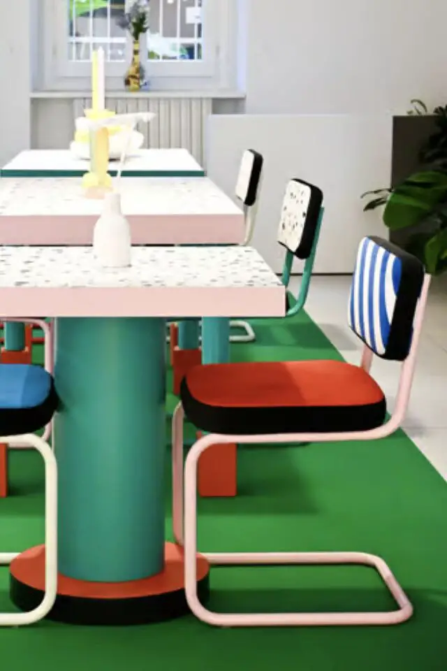 Chaise rembourrée Super Chair tissu multicolore design Memphis Chaise rembourrée Super Chair tissu multicolore design Memphis