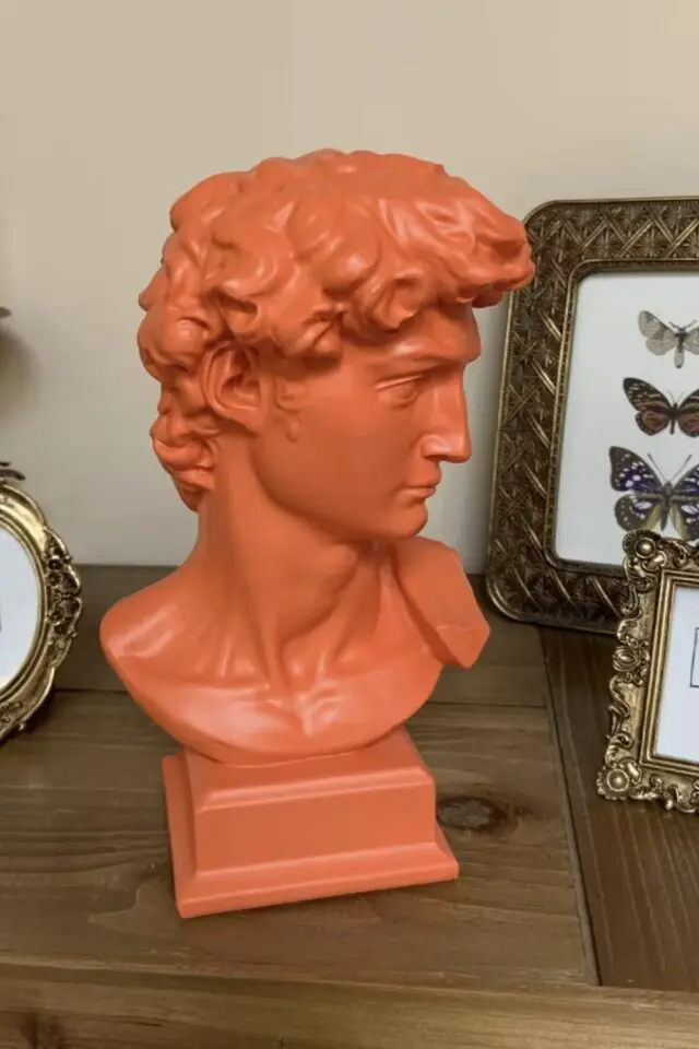 Statue buste homme orange 14.5x12.5x25cm Statue buste homme orange 14.5x12.5x25cm