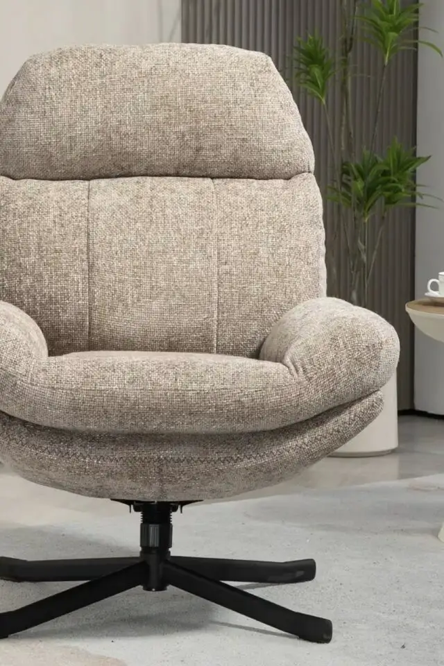 Fauteuil confortable en tissu sable