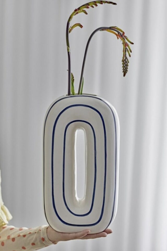 Vase design céramique rayures MAE bloomingville Vase design céramique rayures MAE bloomingville