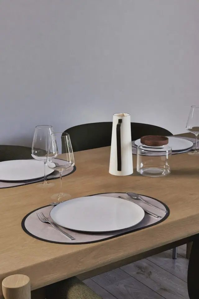 Pichet en grès blanc et noir 0,9L