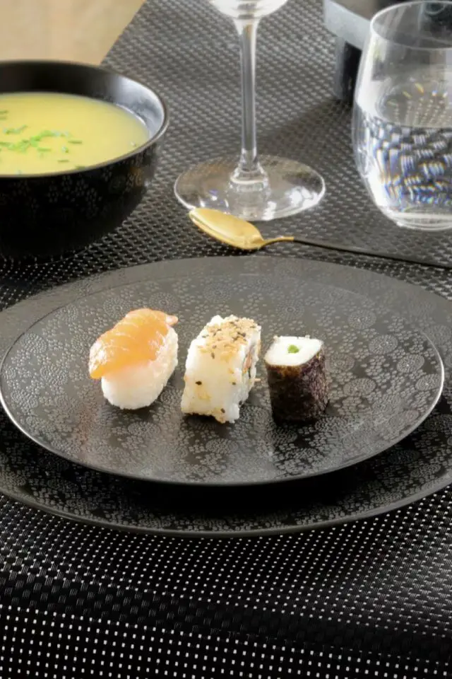  Service vaisselle en Grès Noir