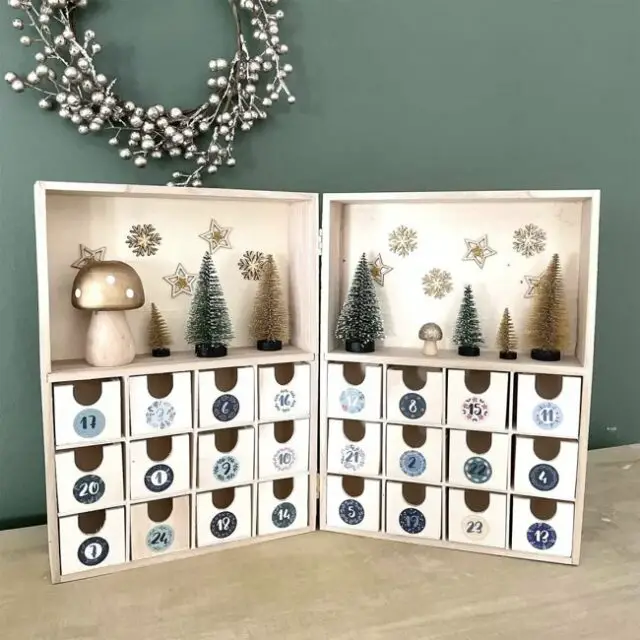 Calendrier de l'avent 24 tiroirs 24 x 33 cm Calendrier de l'avent 24 tiroirs 24 x 33 cm