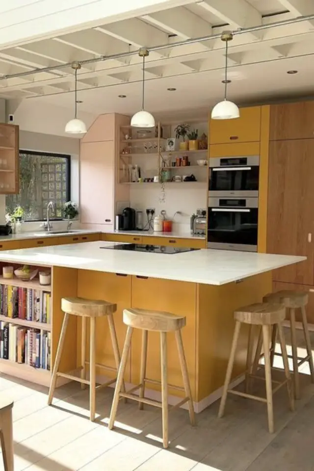 cuisine surface m2 espace à vivre familial ouvert grand îlot central cuisson et repas tabouret de bar rangement malin 