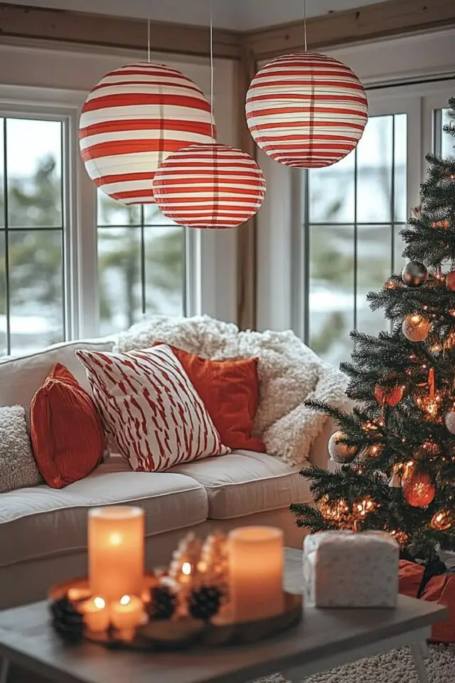 décoration noël traditionnel en rouge et blanc salon canapé coussin lampe en papier suspendue customisée sapin décoration noël traditionnel en rouge et blanc salon canapé coussin lampe en papier suspendue customisée sapin