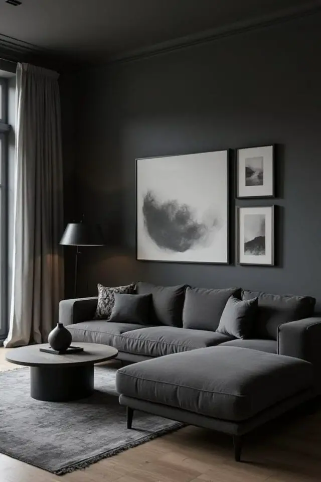 décoration intérieure monochrome salon séjour chic et élégant ton sur ton canapé d'angle gris anthracite mur peinture mate 
