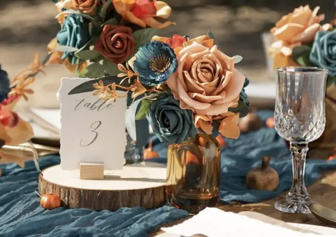 décoration mariage bleu sarcelle idée table salle DIY association couleurs