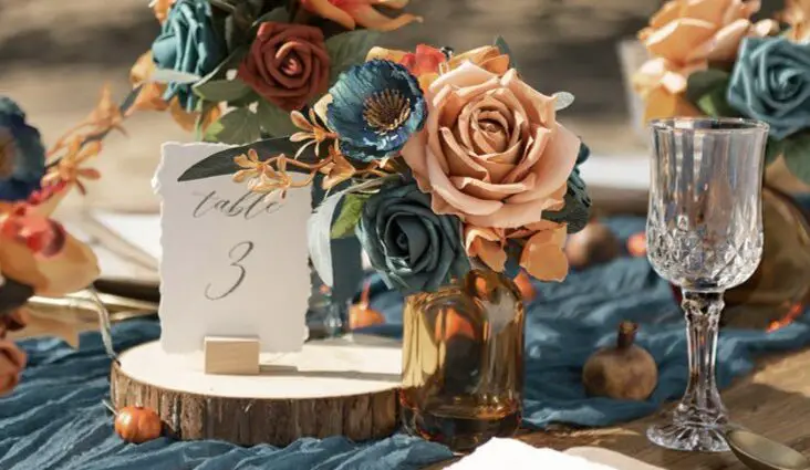 décoration mariage bleu sarcelle idée table salle DIY association couleurs