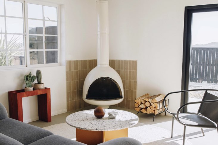 Décorer le mur derrière le poêle à bois | guide déco