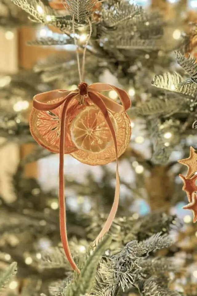 décoration noël au naturel rondelle d'orange séchée noeud en velours déco fait main à suspendre au sapin 