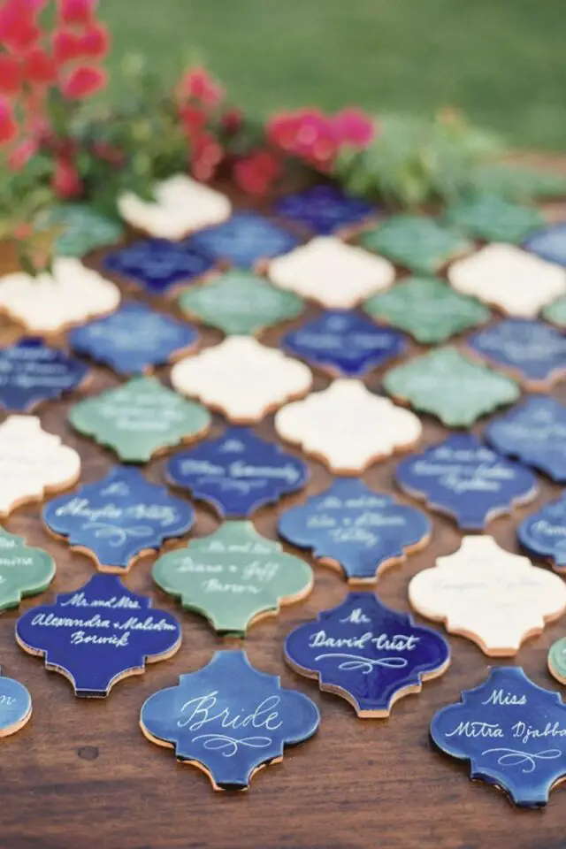 mariage déco bleu sarcelle marque place chic plusieurs nuances de couleur tessel carrelage idée originale 