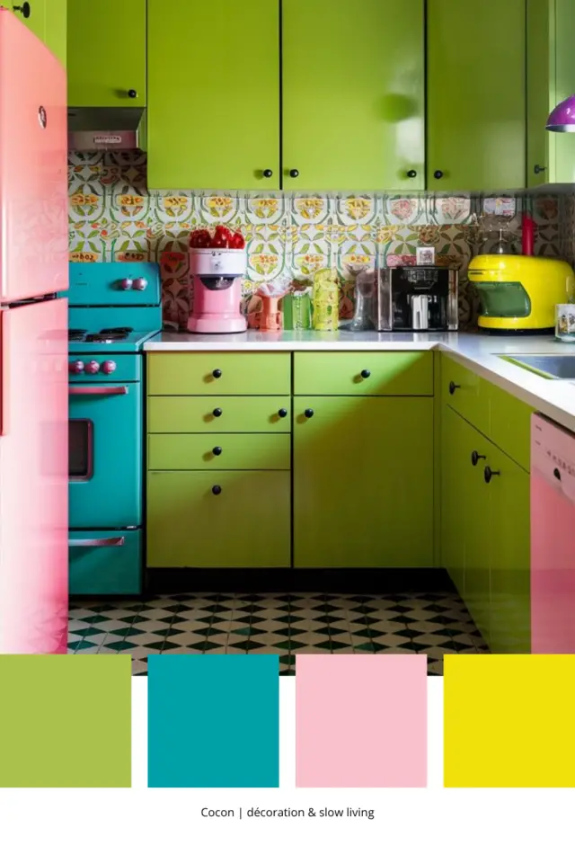 palette déco couleur vert Gen Z cuisine coloré verte et rose petit espace original touche de jaune et de bleu color bloc palette déco couleur vert Gen Z cuisine coloré verte et rose petit espace original touche de jaune et de bleu color bloc