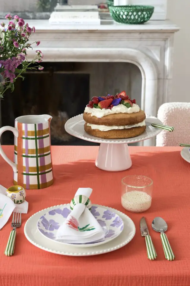 Serviteur à gâteaux en grès, liseré perlé