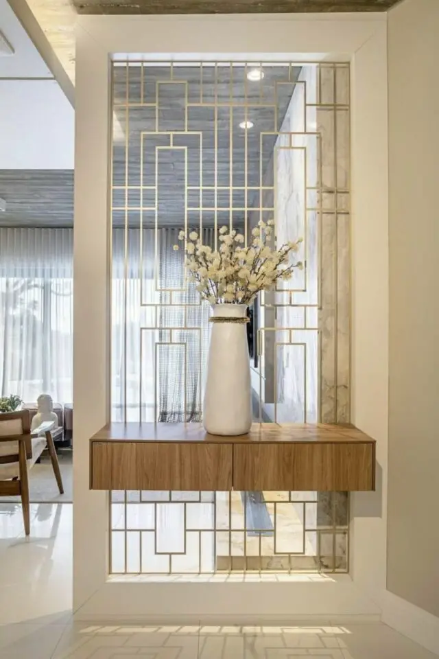 séparer entrée du salon claustra en métal graphique meuble console mural idée élégante 