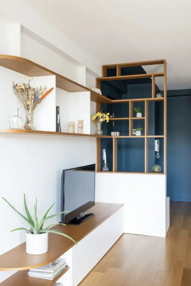 séparer entrée du salon muret avec bibliothèque claustra couleur différentes entre les deux espaces aménagement maison appartement 