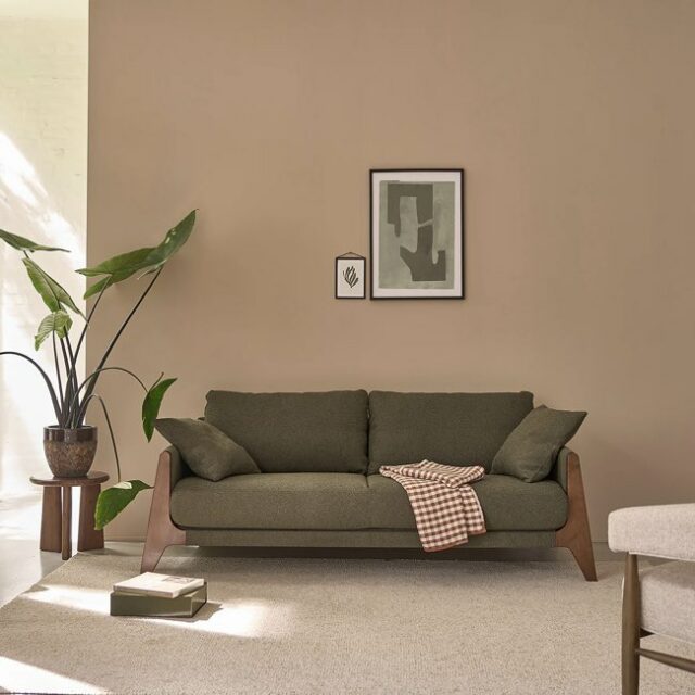 Canapé droit 3 places en bois massif et tissu bouclette kaki