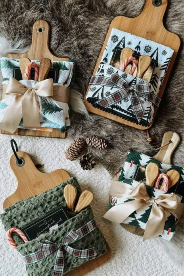 cadeau de noël à faire soi-même à poser sur la table invités petite blanche à découpée décorée ruban cuillère sucre d'orge cadeau de noël à faire soi-même à poser sur la table invités petite blanche à découpée décorée ruban cuillère sucre d'orge